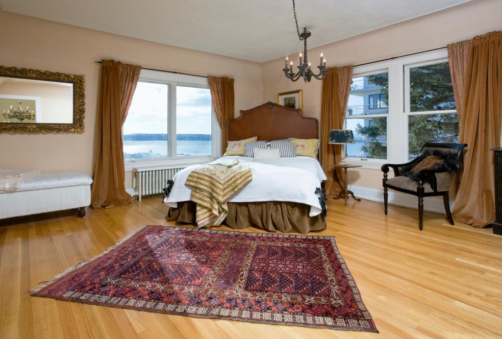 A rug in a bedroom.